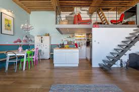La Cuisine Avec Un Ilot Central Sous La Mezzanine Et La Salle A Manger Uun Canut Mix Match Dans Un Esprit Loft Atelier C Appartement Ikea Decoration Maison