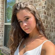 Alexis Estep's Instagram, Twitter & Facebook