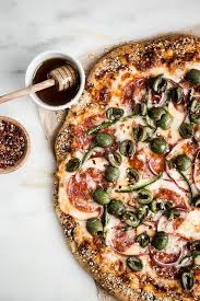 Salami Jalapeno Olive Pizza With Honey Recette Recettes De Cuisine Pizza Maison Idee Recette
