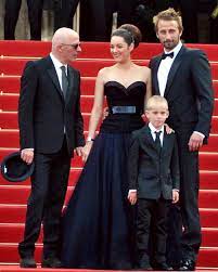 De rouille et d'os is het nieuwste wapenfeit van jacques audiard, de regisseur die een paar jaar geleden hoge ogen gooide met het grimmige dit neemt trouwens niet weg dat de twee acteurs beiden een prestatie van formaat leveren en dat er een zeldzame chemie tussen de twee is. De Rouille Et D Os Wikipedia