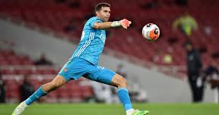 A sus 28 años, este guardameta se está dando a conocer ante el mundo, aunque ha hecho casi toda su carrera futbolística en el fútbol de inglaterra, que es considerado uno de los mejores del mundo. Emiliano Martinez De Una Infancia Humilde En Mar Del Plata A Ser El Arquero Argentino Mas Caro De La Historia