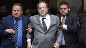 Harvey weinstein was born on march 19, 1952, in flushing, queens, new york city, new york, usa, the first of two boys born to max and. Prozess Gegen Harvey Weinstein Chronologie Panorama Sz De