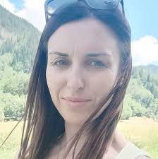 Buon compleanno dottore 😄🎂🍰🥂🍾 Oggi festeggia lui, quanti sono gli  anni? Non lo diciamo perché una volta passati i 40 ..non si dicono più,  ecco il perché della candelina a punto interrogativo...