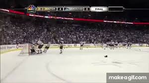 Still showing a black b inside a black circle with eight gold spokes surrounding it. Boston Bruins Win Cup On Make A Gif