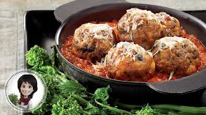 Boulettes De Veau Aux Olives Et Sauce Tomate De Josee Di Stasio Recipe Food Recipes Confort Food