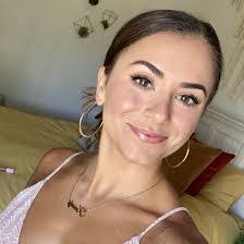 Kassidy Cook's Instagram, Twitter & Facebook