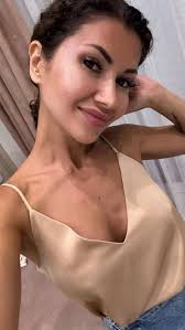 i need one of those hugs where i can bury my head in someone's chest and  stay like that for several minutes