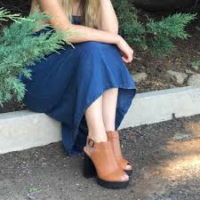 Perfect For Any Season This Caramel Color Can Be Matched With Possible Any Color So Versatile And Platform Heels Chunky Fashion Chunky Heel Platform Sandals