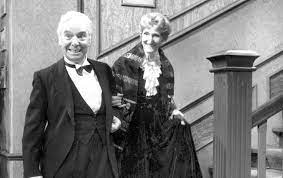 Damit sie an silvester 2020 den klassiker mit miss sophie und butler james nicht verpassen, finden sie hier alle sendetermine. Dinner For One Mega Uberraschung In Deutschland