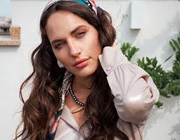 Fashion Bellezza Projects :: Photos, videos, logos, illustrations and  branding :: Behance