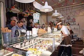Napoli La Pasticceria Casa Infante Apre In Via Carducci