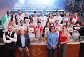 These 10 famous faces will be heading into the masterchef kitchen. Masterchef Celebrity Colombia Wiki
