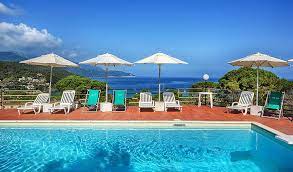 Scaglieri, una piccola baia con caffè, ristorante ed un piccolo negozio, che vende un pò di tutto, è 500 mt dall'hotel. Hotel Casa Rosa Auf Der Insel Elba Hotel Am Biodola Strand