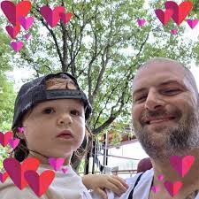 Robert Gaskill's Instagram, Twitter & Facebook