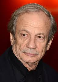 Il s'agira de délocaliser dans la rue des extraits de pièces joués par des troupes amateurs et professionnelles**. Patrick Chesnais Wikipedia