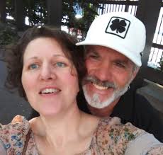 can yall photo shop a snake next to her 😭