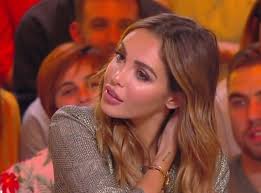 Nabilla benattia et la chirurgie esthétique : Apres Plusieurs Operations De Chirurgie Esthetique Une Star Des Anges 11 Devient Le Sosie De Nabilla