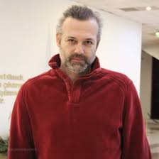 Levent üzümcü 1972 yılında i̇zmir'de dünyaya geldi. Levent Uzumcu Kimdir Kac Yasinda Kisa Ozgecmisi