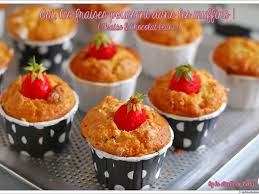 Muffins Aux Fraises Sechees Et Au Chocolat Blanc Recette Ptitchef Recette Fraise Au Chocolat Muffins Chocolat Blanc