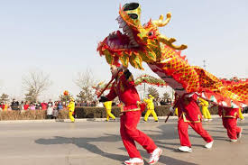 Alors qu'en occident on s'accorde une journée de festivité. Nouvel An Chinois 2021 Annee Du Buffle Traditions Celebrations Voeux De Bonne Annee