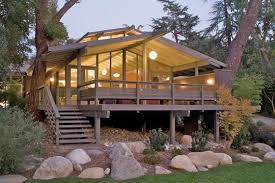 Vintage house plan books give an insight into the style of mid century houses and for anyone who is looking to build a house in the mid century style or to renovate an upd… Canon Residence Mid Century Modern Magnificence Plastolux Modern Architecture House Mid Century Modern House Modern House Design
