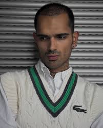 felt it🤍. . . . . . #streetwear #classystreetwear #smartstreetwear  #pauseonline #ootdstreetwear #munichgermany #munich #officewear  #officefitout