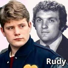 RECOGNIZE HIM⁉️ Coach Dan Devine led the Packers for four un-memorable  seasons. But he's ALSO responsible for one of the greatest sports moments  of ALL-TIME — putting “Rudy" in the game 🥹💚🏈