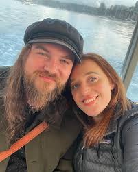 Meredith Louise (@meredithlouisemusic) · Instagram photos and Reels