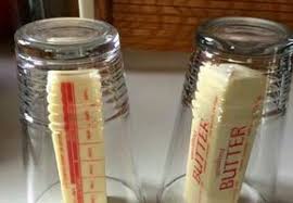 Une Astuce Toute Simple Pour Ramollir Le Beurre En Quelques Secondes Astuces De Grand Mere Trucs Et Astuces Cuisine Beurre Fait Maison Astuce De Grand Mere