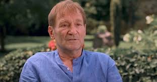 After he finished the college in 1971, . Zdykoqok3noevm