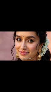 Song :- Besos Release Year :- 2025 Singers :- Shreya Ghoshal And Karl Wine  Music :- John Claes