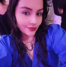 AvrilLavigne recreó la portada del disco que marcó a toda una generación  🤩🎶 La cantante está en Nueva York y se tomó una foto en la misma calle  donde se tomó para