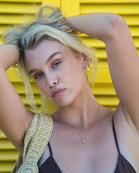 Amara White Sapphire Pendant