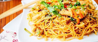 Nouilles Chinoises Au Poulet Aux Legumes Nouilles Chinoises Poulet Legumes Recette Asiatique Facile