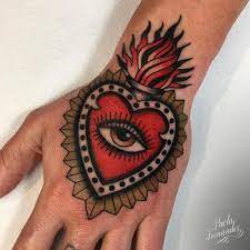 1 549 Me Gusta 28 Comentarios Paola Fernandez Paola Fdz En Instagram Tat Traditional Tattoo Eye Traditional Heart Tattoos Sacred Heart Tattoos
