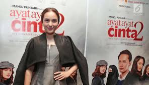 Fahri, aisha'nın gazze şeridinde gönüllü olduğu yedi ay önce aisha'yı kaybetti. Photo Ini Gaya Busana Para Pemeran Film Ayat Ayat Cinta 2 Showbiz Liputan6 Com