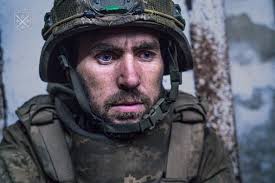 Four-star general Daniel Hokanson chief of the US National Guard with  Ukrainian artillery man in the cabin of the HIMARS. Grafenwöhr, Germany.  #ArmUkraine️Now