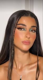 Mariana Clark's Instagram, Twitter & Facebook