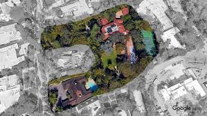 Fox business' susan li with more. Amazon S Jeff Bezos Expands Beverly Hills Compound With 12 9 Million Purchase Los Angeles Times