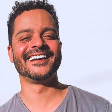 E aí, na sua opinião, qual brasileiro brilhou mais com a camisa do  Barcelona? 👕🇧🇷 A estreia do time espanhol na UEFA Champions Legue é no  dia 19 de setembro, às 15h45,