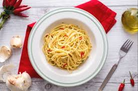 Spaghetti Aglio Olio E Peperoncino Ricette Pasti Italiani Cibo Vegetariano