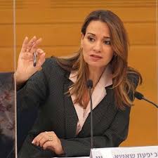 חכ יפעת שאשא ביטון, שהחליטה השבוע על פתיחת חדרי הכושר והבריכות, לא זקוקה לשום אימון או לסשן שחייה מאומץ כדי להיכנס לכושר. 103fm ×™×¤×¢×ª ×©××©× ×'×™×˜×•×Ÿ