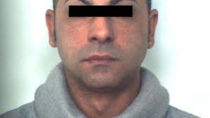 Shopping nei negozi della provincia, ma con gli assegni rubati. Cinque  arresti