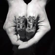 They often pander to different objects of nature like the sun, moon, stars, butterflies, etc., as each of them will symbolize different meanings, thereby narrating a tale. 70 Einfache Hand Tattoos Fur Manner Cool Ink Design Ideen Mann Stil Tattoo