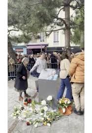 Karishma, la femme de Naâman, icône de la musique disparue à 34 ans, réunie  avec sa famille et 2 stars dans une ville pleine à craquer