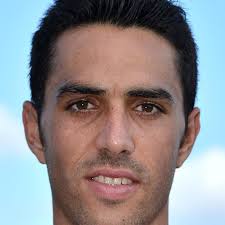 Evde yaşanan arbede esnasında shay, eran zahavi'yi arayarak evde hırsızların eran zahavi'nin menajeri ronen katsav, eran zahavi, takımdan ayrıldı ve karısı ile çocuklarının yaşadığı eve hareket etti. Eran Zahavi Biography Israeli Soccer Player Eran Zehavi