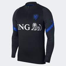 Ook het trainingspak van het nederlands elftal is de laatste jaren erg populair. Nederlands Elftal Trainingspak 2020 2021 Voetbalshirts Com