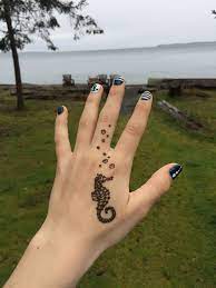 10 tato tangan tribal keren simple aengaeng com sebab disitu akan muncul gambar sesuai dengan kategori serupa sehingga akan mempermudah sobat dalam mengamati 100 gambar henna tangan yang cantik dan simple beserta. Wow 20 Tato Henna Di Tangan Simple Contoh Gambar Tato