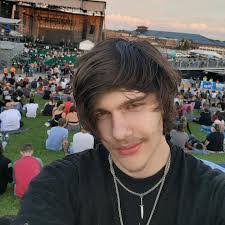 Cameron Zastrow's Instagram, Twitter & Facebook