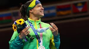 Beatriz ferreira é a primeira atleta da história do boxe feminino do brasil a conquistar a primeira posição do ranking + bia ferreira na live time brasil: Gxo35tscsxgqem